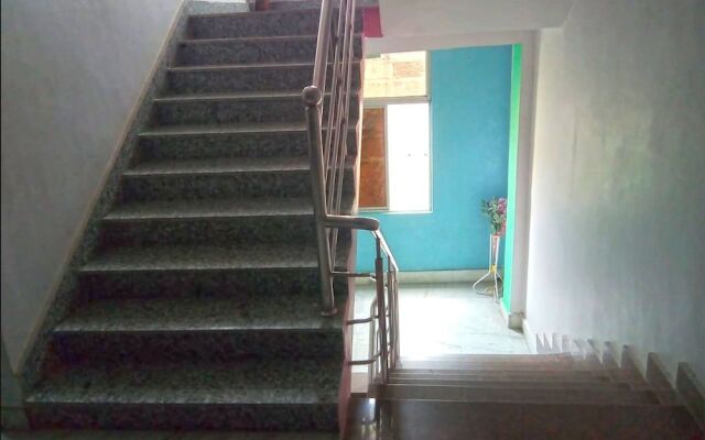 Spot On 44288 Maharaja Palace