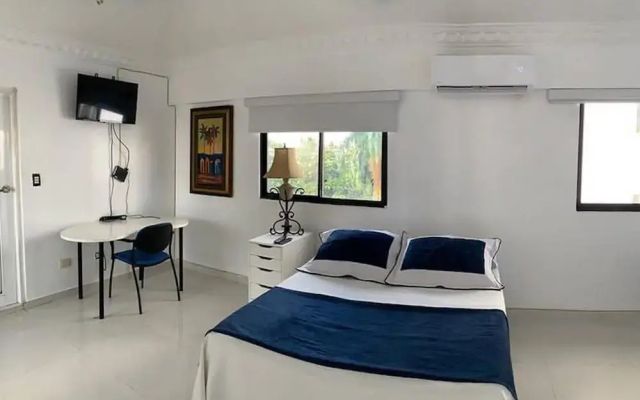 Room-cozy Private Room in El Malecón, Sa