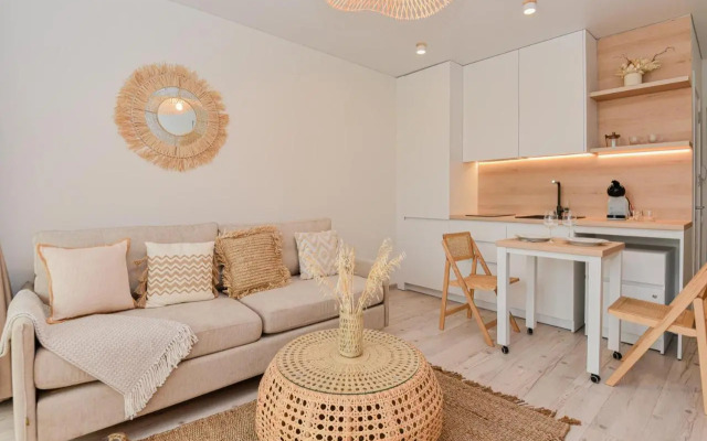 Stunning Seaside Studio with terrace and pool