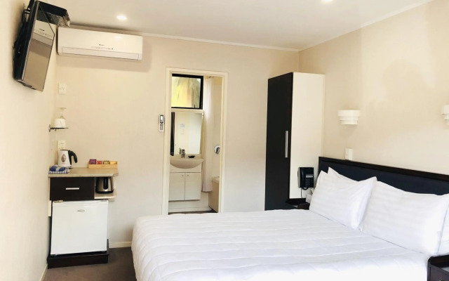 Tudor Court Motor Lodge