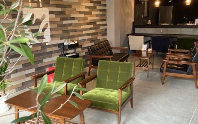 Nakaharaya Hostel & Café