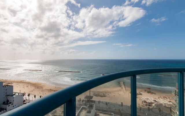 Outstanding Beach Complex W Pool