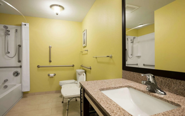 Sleep Inn & Suites Altoona North