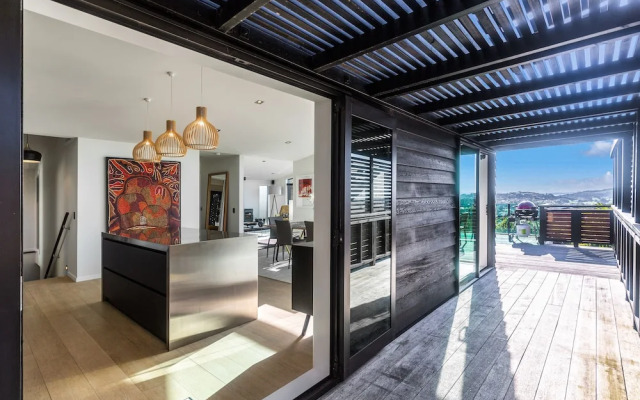 Taonga with panoramic sea views