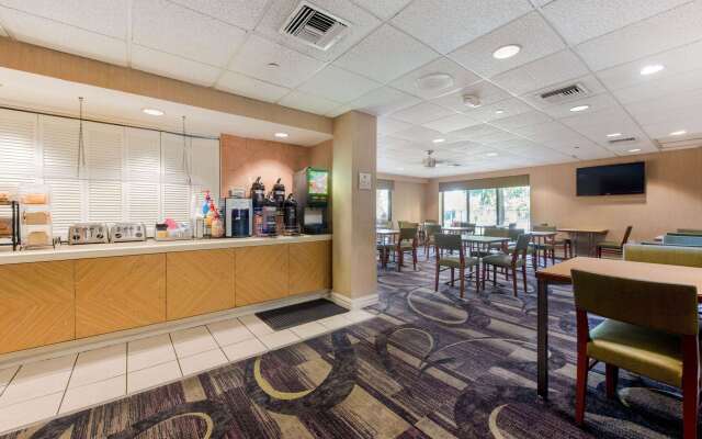 La Quinta Inn & Suites by Wyndham Ft Lauderdale Cypress Cr