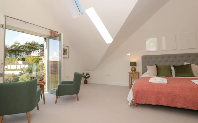 4 Court Terrace, Hillfield Village