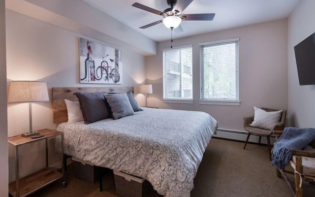Ski Condo with Mountain and Resort View - Fraser Crossing/Founders Pointe Select-Rated 4457