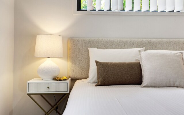 MARJ12- Stylish and Spacious Apartment