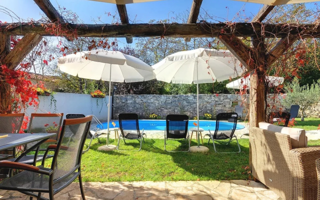 Villa in Batlug With Private Pool