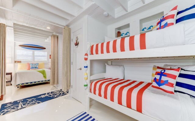 Romantic Beach House by Vtrips