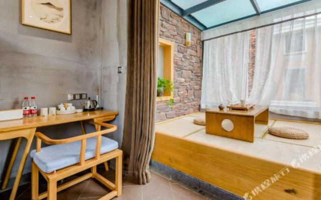 Yueming Xiaoyuan Hostel