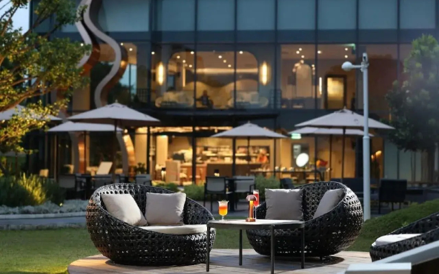 We Hotel Riverfront