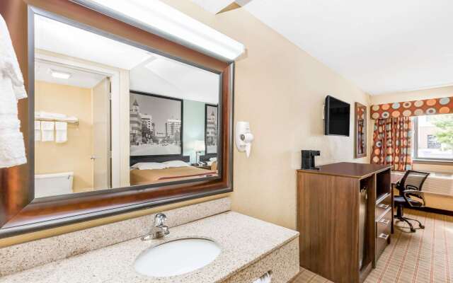 Super 8 by Wyndham Wichita Airport