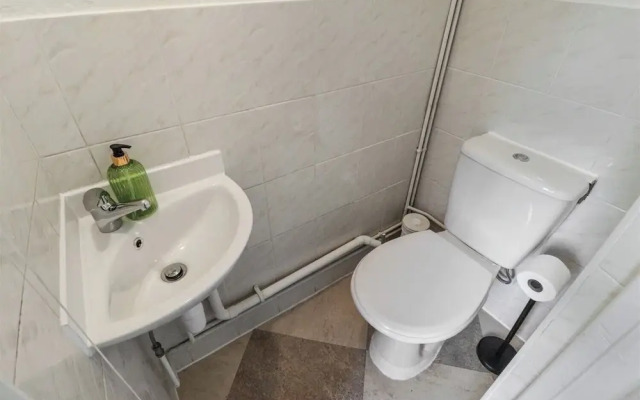 Business & Family Friendly 6 Bed - Free Parking