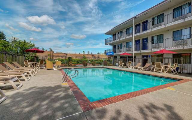 Motel 6 Kirkland, WA - North Kirkland