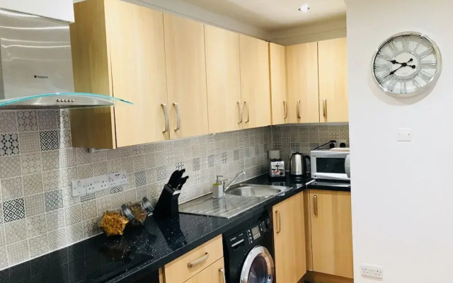 Fountain View 1BR Flat-Free Parking