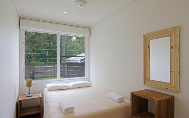 Byron Bay Accom 77 Butler Street, Byron Bay - Lantana Beach House – Guest Rooms – Byron Bay
