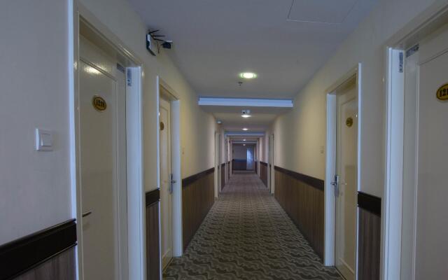 OYO 371 Grand Eastern Hotel
