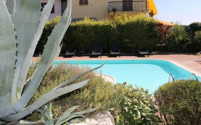 Holiday Apartment near Lake, Shared Swimming Pool