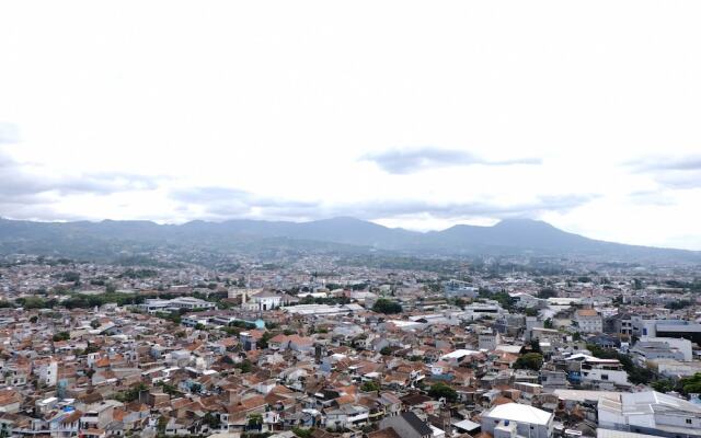 Good Choice 2Br Apartment At Gateway Ahmad Yani Cicadas