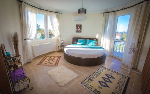 Captivating 5-bed Villa With Private Pool & Garden