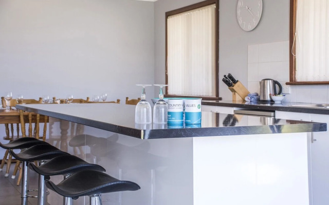 Back Beach Retreat - Pet Friendly