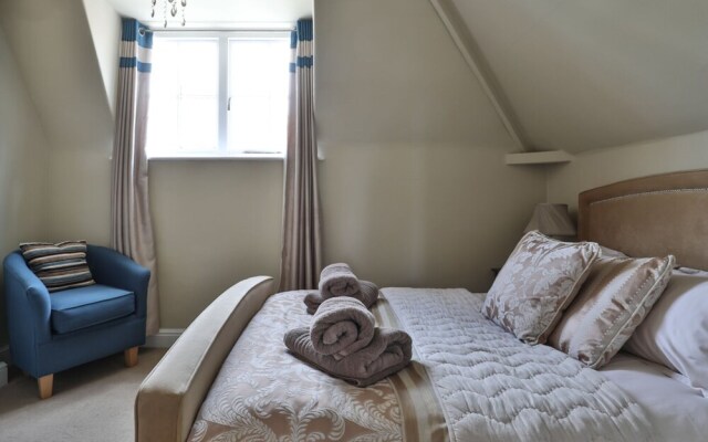 Superb Period Townhouse in Historic Uphill Lincoln