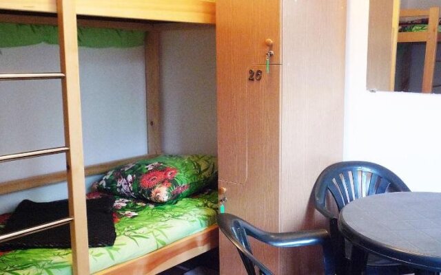 Hostel Barneo