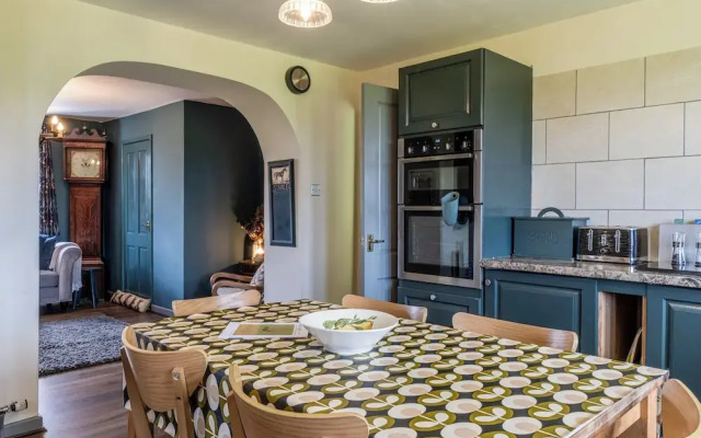 Gorgeous Rural 4BD Farm With Hot Tub