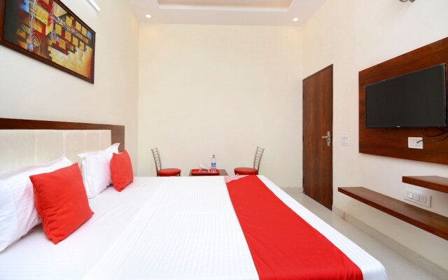 OYO 27061 Hotel Magnum