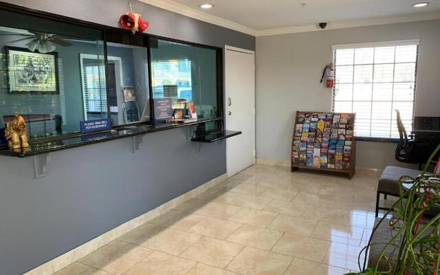 Sunrise Inn & Suites