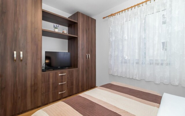 Beautiful Apartment in Selce With 2 Bedrooms and Wifi
