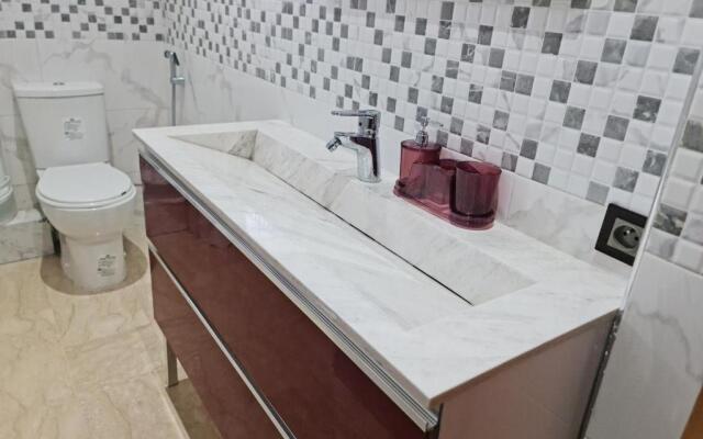 Appartement neuf avec piscine à 300m de la plage!