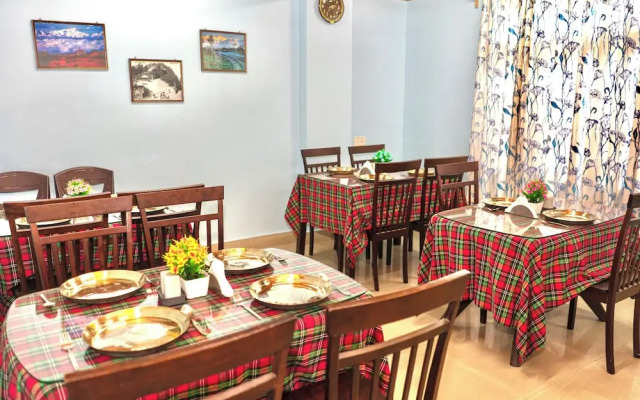 Hotel Pine Crest Inn