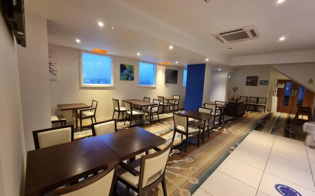 Holiday Inn Express Wakefield