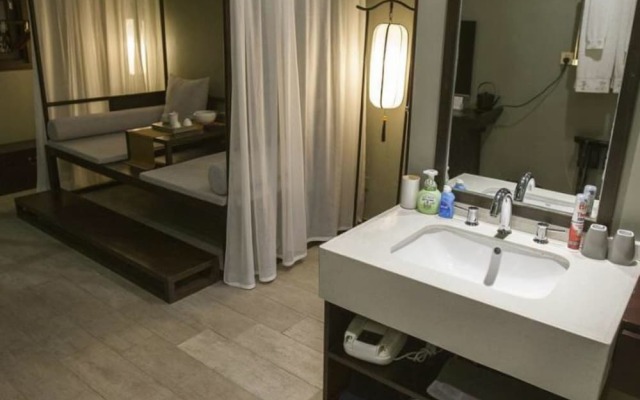 Floral Hotel Fenghuang Molan Riverview