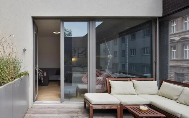 Spacious Studio in Smíchov by Prague Days