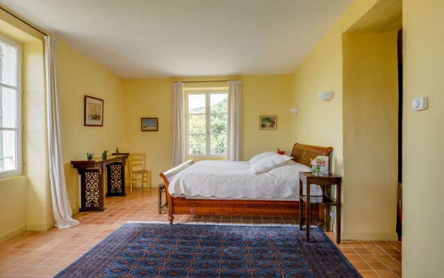 Secluded Holiday Home in Rustrel With Swimming Pool