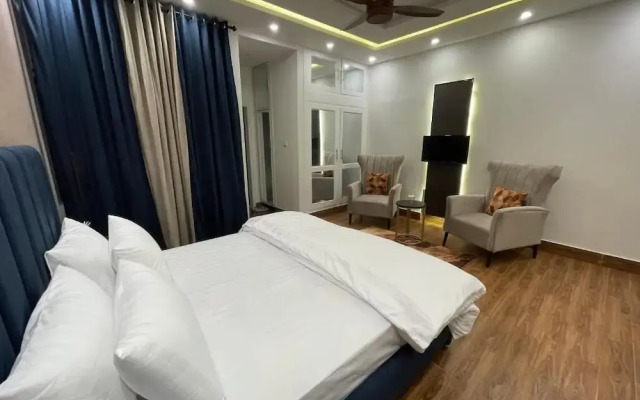 Loft bnb f-10 Guest House