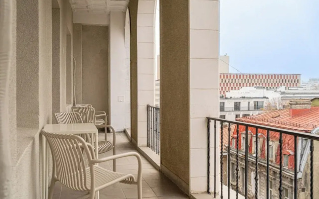 Loggia & Luxe 5BR Penthouse in Universitatii Area