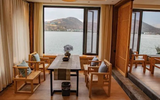 Waterside Beautiful villa