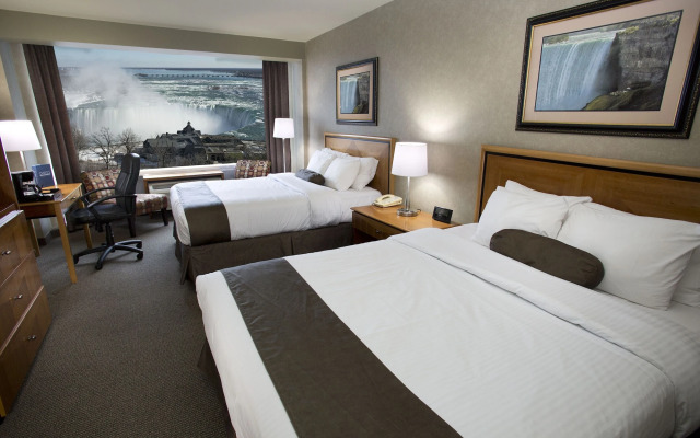 Oakes Hotel Overlooking the Falls