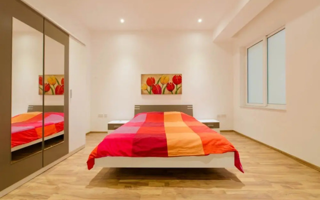 Charming Seafront Apartment, Perfect for Families