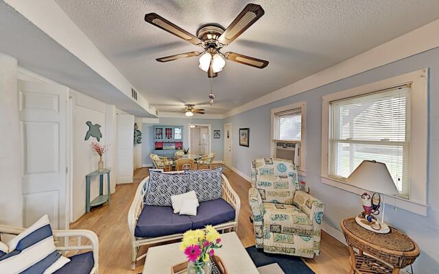 Long Beach Hideaway - Steps To The Sand! 2 Bedroom Duplex