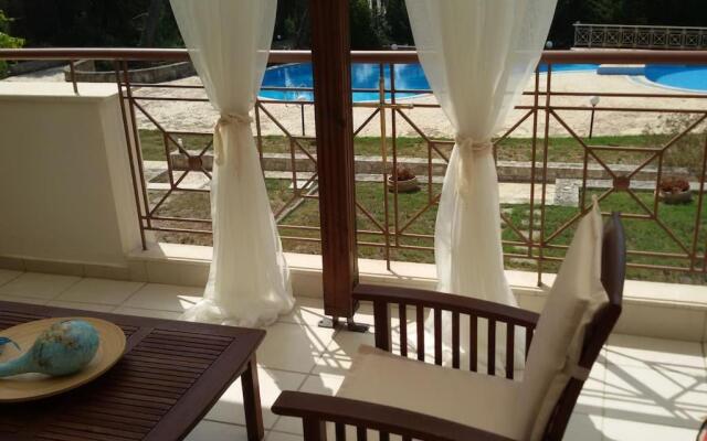 Sea view 4 bedroom house with pool and garden