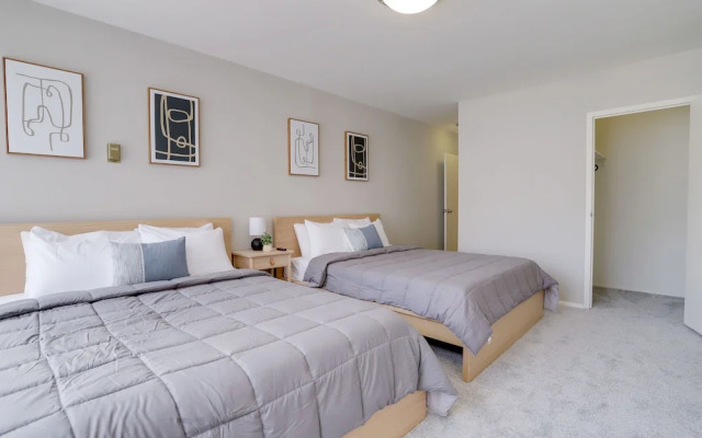 Stylish Condo in Crystal City