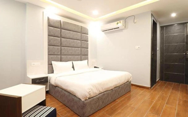 FabHotel Prime AV Royale