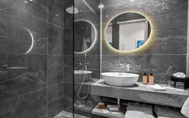 Mercure Larnaca Finikoudes Beach