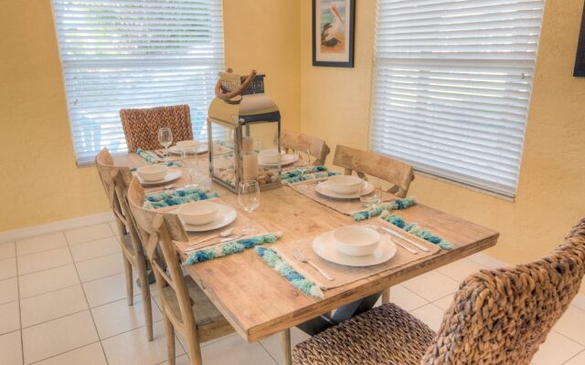 Shells and Sunshine Apartment 3