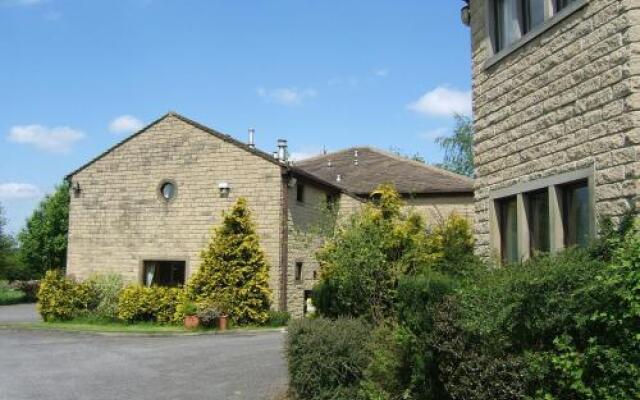 The Old Stone Trough Country Lodge & Inn